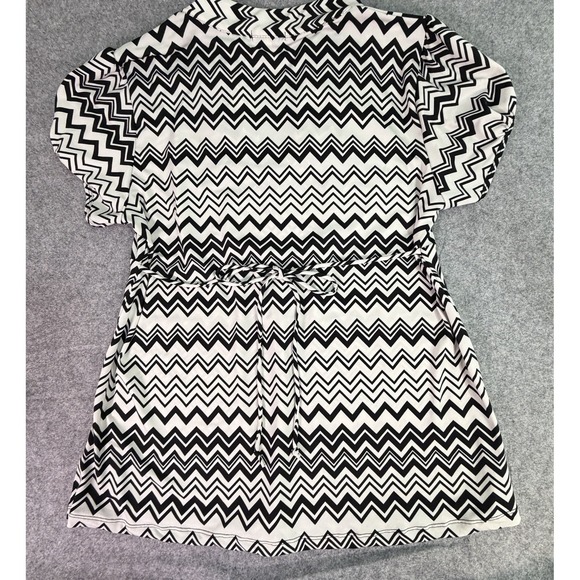Womens Black White Zig Zag Chevron Ruffle Neck Short Sleeve Dress XL Y2K - Picture 4 of 8